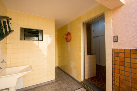 Casa à venda com 118m², 2 quartos e 1 vagaÁrea de serviço