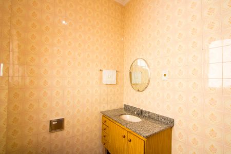 Casa à venda com 118m², 2 quartos e 1 vagaBanheirov