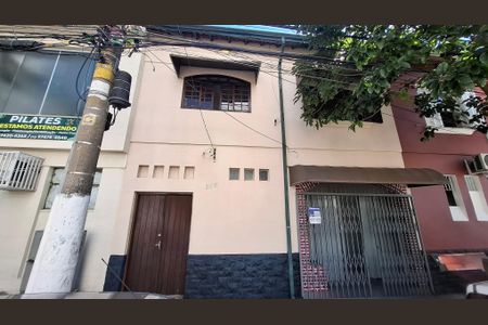 Casa à venda com 118m², 2 quartos e 1 vagaFachada