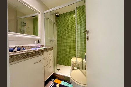 Apartamento à venda com 90m², 2 quartos e 1 vaga Apartamento à venda com 90m², 2 quartos e 1 vagaBanheiro social