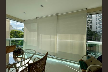 Apartamento à venda com 90m², 2 quartos e 1 vaga Apartamento à venda com 90m², 2 quartos e 1 vagaVaranda da sala