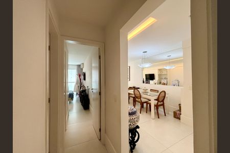 Apartamento à venda com 90m², 2 quartos e 1 vaga Apartamento à venda com 90m², 2 quartos e 1 vagaBanheiro social - corredor de acesso