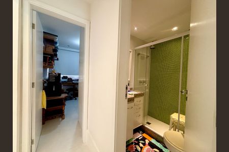 Apartamento à venda com 90m², 2 quartos e 1 vaga Apartamento à venda com 90m², 2 quartos e 1 vagaBanheiro social