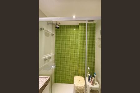 Apartamento à venda com 90m², 2 quartos e 1 vaga Apartamento à venda com 90m², 2 quartos e 1 vagaBanheiro social