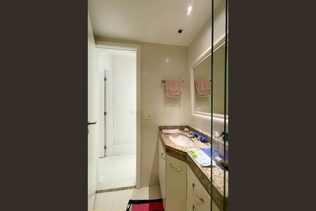 Apartamento à venda com 90m², 2 quartos e 1 vaga Apartamento à venda com 90m², 2 quartos e 1 vagaBanheiro social