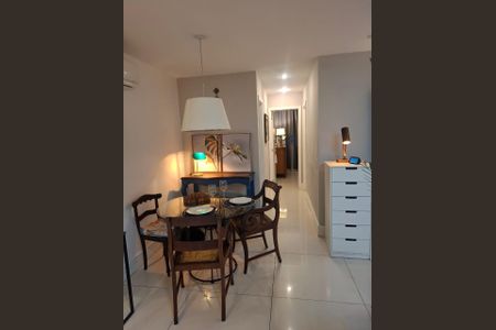 Sala de apartamento para alugar com 2 quartos, 73m² em Barra da Tijuca, Rio de Janeiro