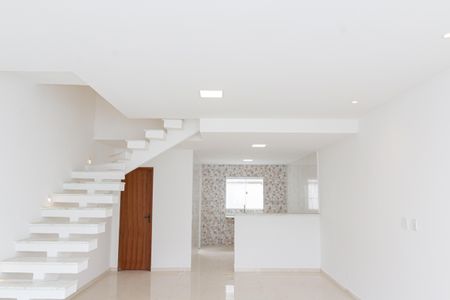 Casa para alugar com 94m², 2 quartos e 2 vagas Casa para alugar com 94m², 2 quartos e 2 vagasSala