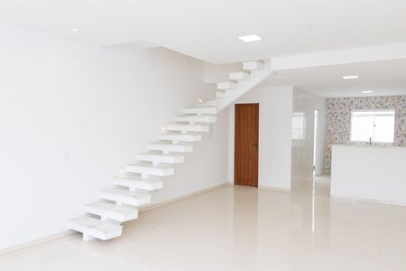 Casa para alugar com 94m², 2 quartos e 2 vagas Casa para alugar com 94m², 2 quartos e 2 vagasSala