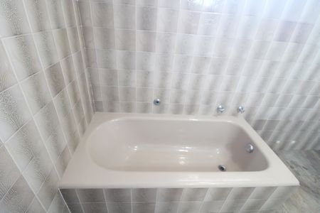 Casa para alugar com 250m², 3 quartos e 8 vagasBanheira da suíte