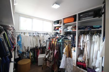 Casa de condomínio à venda com 600m², 4 quartos e 3 vagasQuarto 4 - Closet