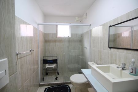 Casa de condomínio à venda com 600m², 4 quartos e 3 vagasBanheiro Social - Área Externa