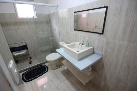 Casa de condomínio à venda com 600m², 4 quartos e 3 vagasBanheiro Social - Área Externa