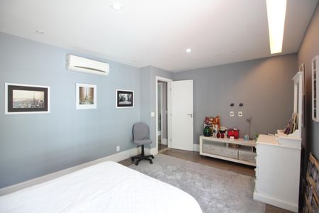 Casa de condomínio à venda com 600m², 4 quartos e 3 vagasQuarto 2