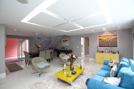 Casa de condomínio à venda com 600m², 4 quartos e 3 vagasSala