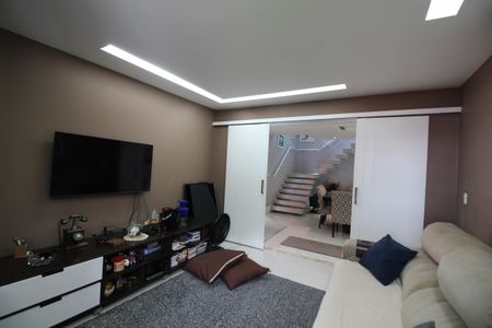 Casa de condomínio à venda com 600m², 4 quartos e 3 vagasSala