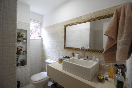 Casa de condomínio à venda com 600m², 4 quartos e 3 vagasBanheiro Social