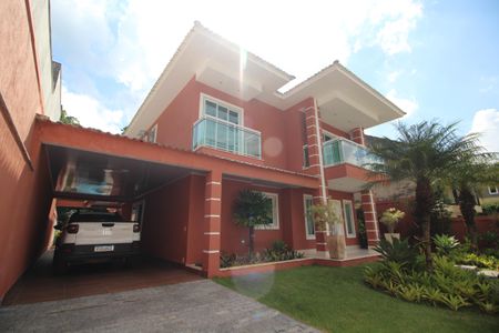 Casa de condomínio à venda com 600m², 4 quartos e 3 vagasFrente