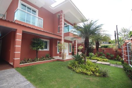 Casa de condomínio à venda com 600m², 4 quartos e 3 vagasFrente