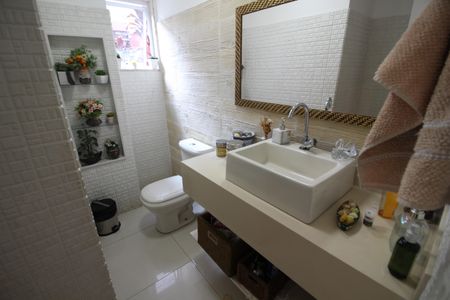 Casa de condomínio à venda com 600m², 4 quartos e 3 vagasBanheiro Social