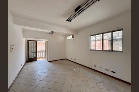 Casa à venda com 254m², 4 quartos e 3 vagas Casa à venda com 254m², 4 quartos e 3 vagasSuíte 4