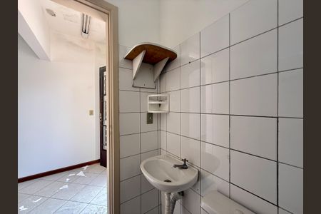 Casa à venda com 254m², 4 quartos e 3 vagas Casa à venda com 254m², 4 quartos e 3 vagasBanheiro Suíte 4