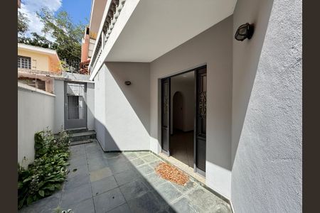 Casa à venda com 254m², 4 quartos e 3 vagas Casa à venda com 254m², 4 quartos e 3 vagasEntrada Casa
