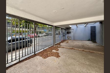 Casa à venda com 254m², 4 quartos e 3 vagas Casa à venda com 254m², 4 quartos e 3 vagasGaragem