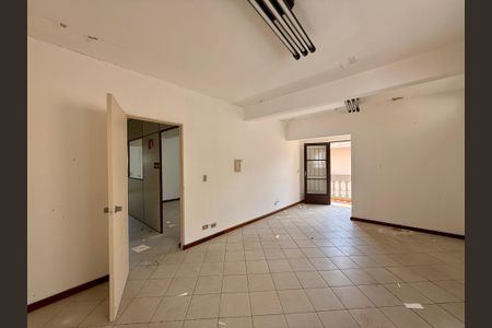 Casa à venda com 254m², 4 quartos e 3 vagas Casa à venda com 254m², 4 quartos e 3 vagasSuíte 4