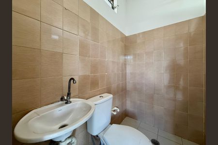 Casa à venda com 254m², 4 quartos e 3 vagas Casa à venda com 254m², 4 quartos e 3 vagasBanheiro Suíte 2