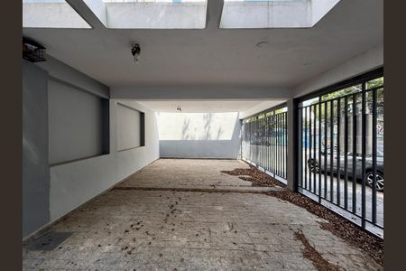 Casa à venda com 254m², 4 quartos e 3 vagas Casa à venda com 254m², 4 quartos e 3 vagasGaragem