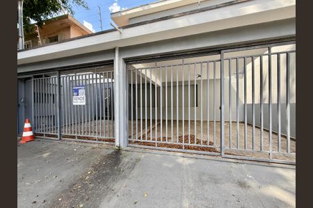 Casa à venda com 254m², 4 quartos e 3 vagas Casa à venda com 254m², 4 quartos e 3 vagasFachada