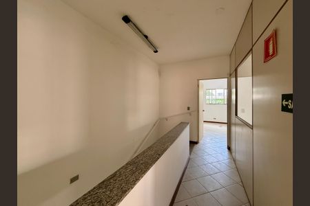 Casa à venda com 254m², 4 quartos e 3 vagas Casa à venda com 254m², 4 quartos e 3 vagasCorredor Quartos
