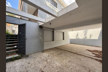 Casa à venda com 254m², 4 quartos e 3 vagas Casa à venda com 254m², 4 quartos e 3 vagasGaragem