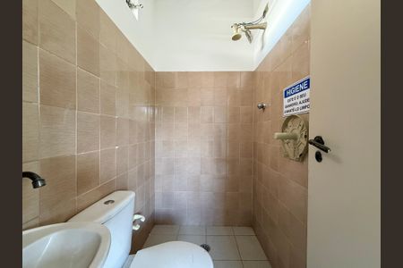 Casa à venda com 254m², 4 quartos e 3 vagas Casa à venda com 254m², 4 quartos e 3 vagasBanheiro Suíte 2