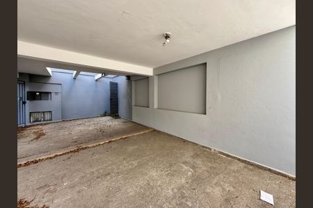 Casa à venda com 254m², 4 quartos e 3 vagas Casa à venda com 254m², 4 quartos e 3 vagasGaragem
