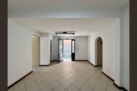 Casa à venda com 4 quartos, 254m² em Indianópolis, São Paulo