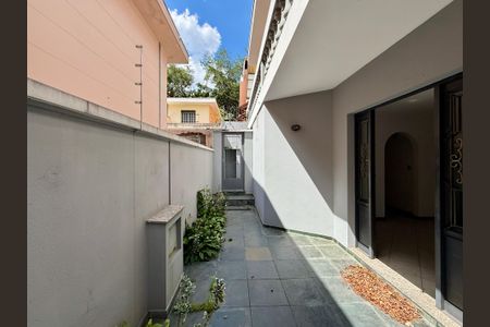 Casa à venda com 254m², 4 quartos e 3 vagas Casa à venda com 254m², 4 quartos e 3 vagasEntrada Casa