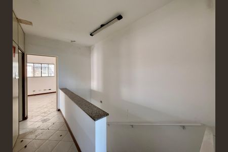 Casa à venda com 254m², 4 quartos e 3 vagas Casa à venda com 254m², 4 quartos e 3 vagasCorredor Quartos