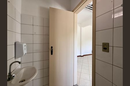 Casa à venda com 254m², 4 quartos e 3 vagas Casa à venda com 254m², 4 quartos e 3 vagasBanheiro Suíte 1