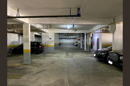 Apartamento à venda com 160m², 3 quartos e 2 vagas Apartamento à venda com 160m², 3 quartos e 2 vagasÁrea comum - Estacionamento