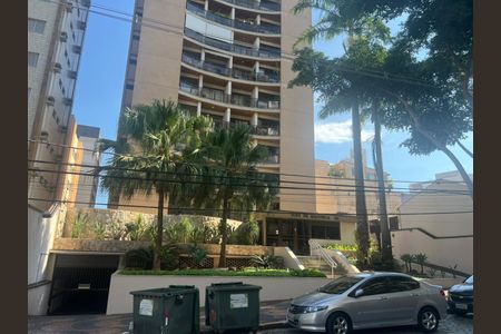 Apartamento à venda com 160m², 3 quartos e 2 vagas Apartamento à venda com 160m², 3 quartos e 2 vagasFachada