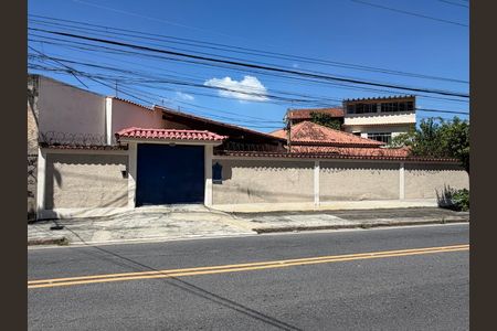 Casa à venda com 362m², 3 quartos e 3 vagasFachada