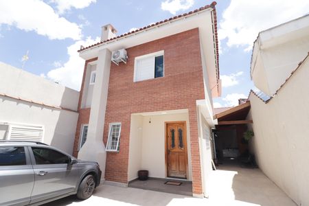 Casa à venda com 174m², 4 quartos e 5 vagas Casa à venda com 174m², 4 quartos e 5 vagasFachada