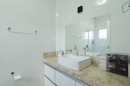 Casa à venda com 174m², 4 quartos e 5 vagas Casa à venda com 174m², 4 quartos e 5 vagasBanheiro da Suíte 1