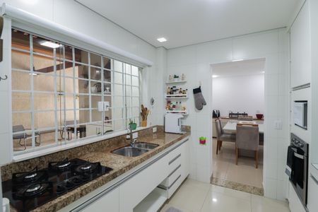 Casa à venda com 174m², 4 quartos e 5 vagas Casa à venda com 174m², 4 quartos e 5 vagasCozinha e Área de Serviço