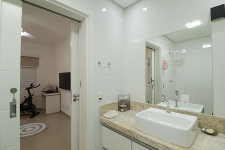 Casa à venda com 174m², 4 quartos e 5 vagas Casa à venda com 174m², 4 quartos e 5 vagasBanheiro da Suíte 2