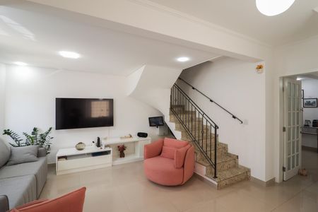 Casa à venda com 174m², 4 quartos e 5 vagas Casa à venda com 174m², 4 quartos e 5 vagasSala