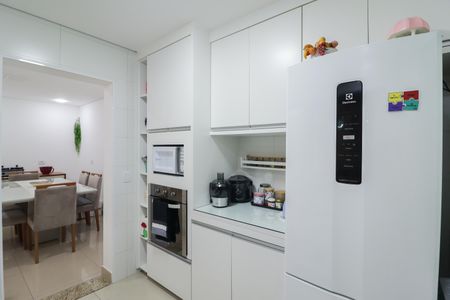 Casa à venda com 174m², 4 quartos e 5 vagas Casa à venda com 174m², 4 quartos e 5 vagasCozinha e Área de Serviço