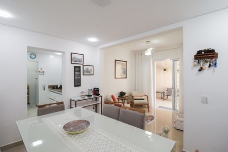 Casa à venda com 174m², 4 quartos e 5 vagas Casa à venda com 174m², 4 quartos e 5 vagasSala de Jantar