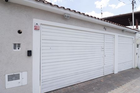 Casa à venda com 174m², 4 quartos e 5 vagas Casa à venda com 174m², 4 quartos e 5 vagasFachada